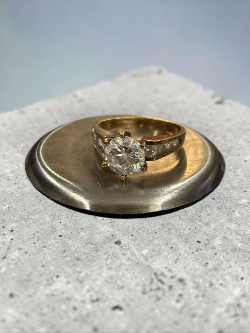 10K Yellow Gold Clear Stone Ring Size 6.75